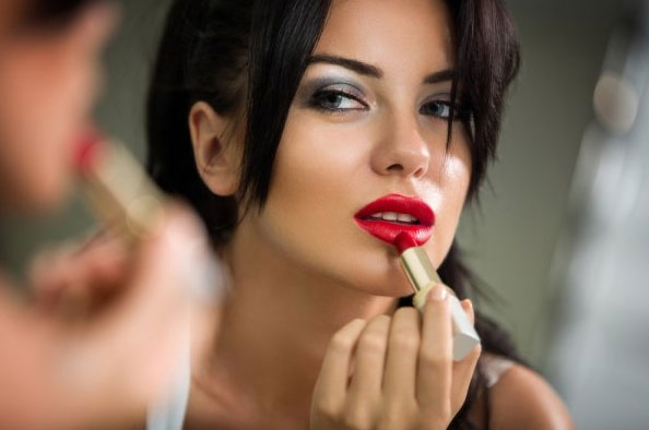Lipstik Revlon untuk Bibir Hitam